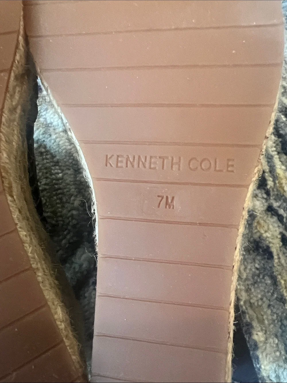 New Women’s Kenneth Cole wedge size 7, navy blue - Picture 8 of 8